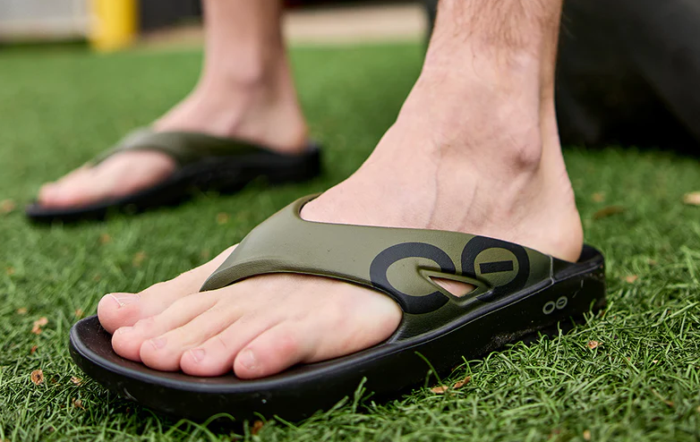 Oofos flip flops deals mens
